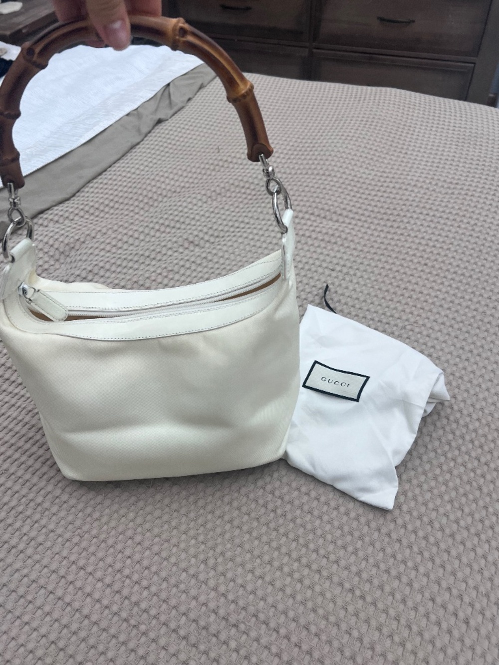 Gucci canvas shoulder bag (off white)